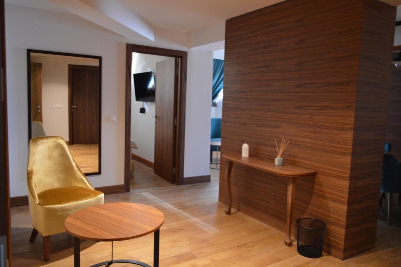 Hotel Nais Ni Kültér fotó
