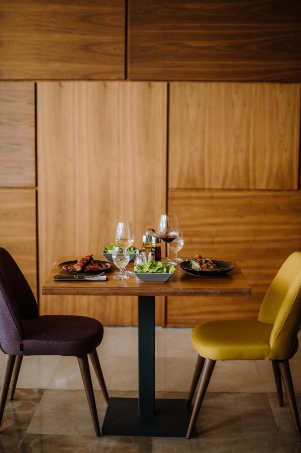 Hotel Nais Ni Kültér fotó