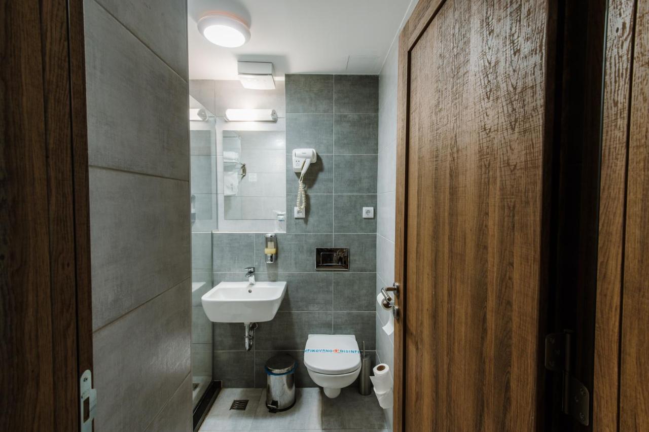 Hotel Nais Ni Kültér fotó