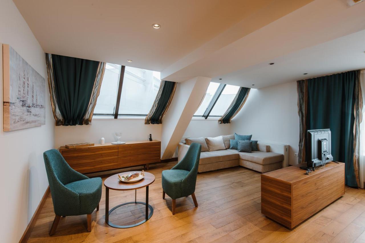 Hotel Nais Ni Kültér fotó