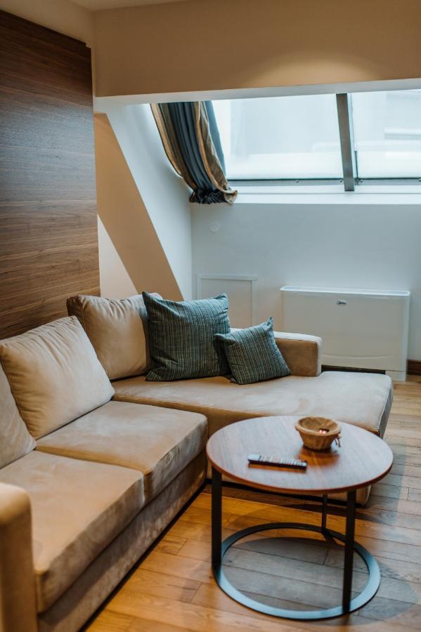 Hotel Nais Ni Kültér fotó