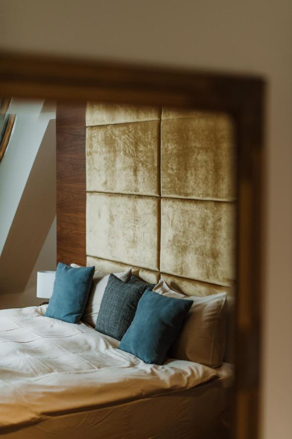 Hotel Nais Ni Kültér fotó