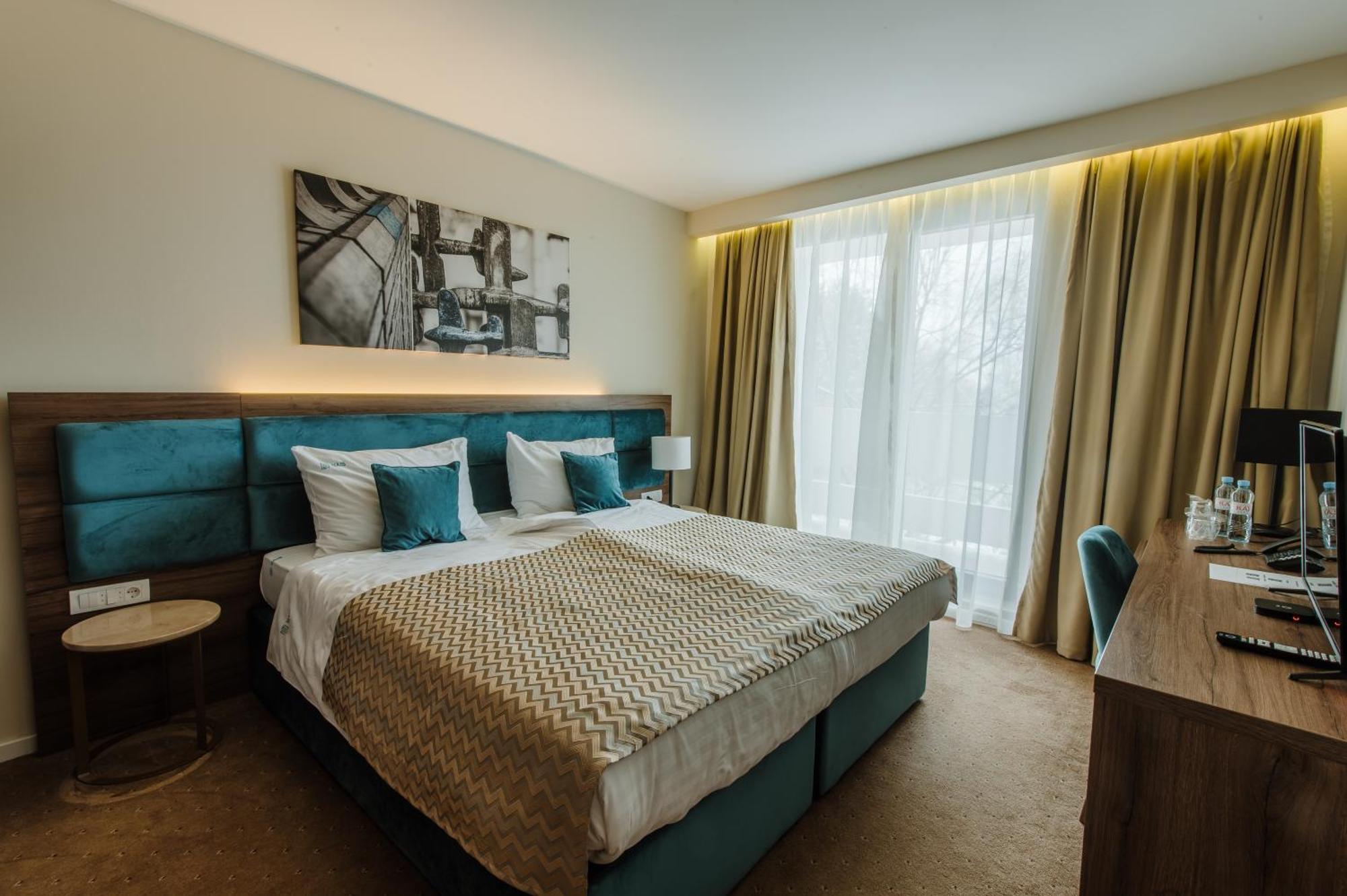 Hotel Nais Ni Kültér fotó