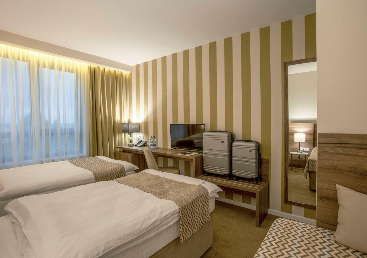 Hotel Nais Ni Kültér fotó