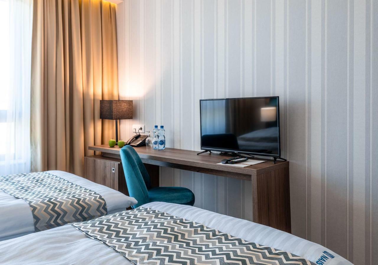 Hotel Nais Ni Kültér fotó