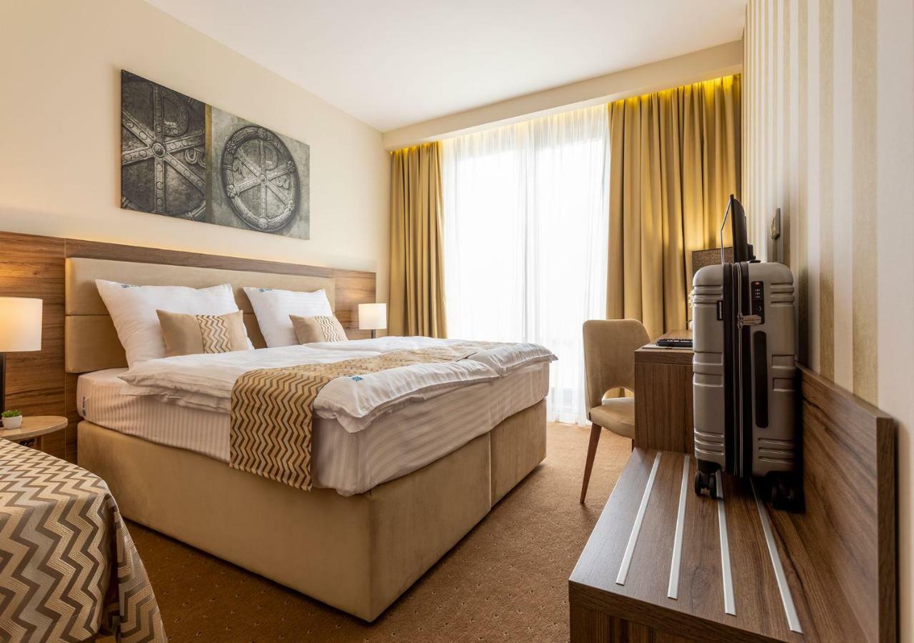 Hotel Nais Ni Kültér fotó