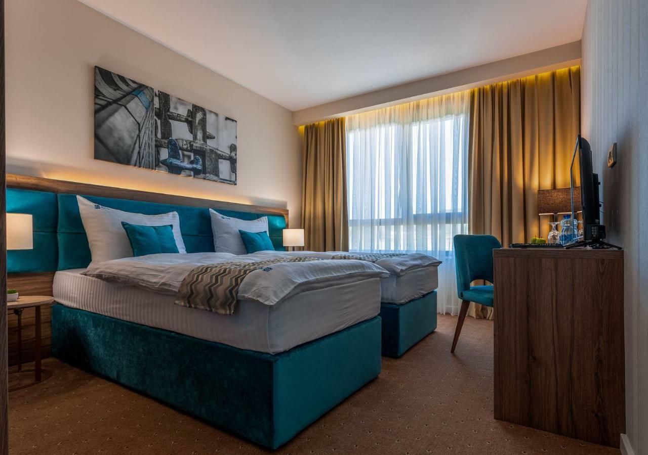 Hotel Nais Ni Kültér fotó