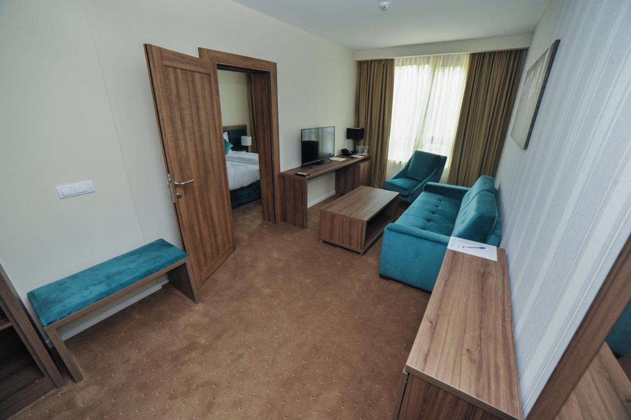 Hotel Nais Ni Kültér fotó